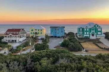 Mökkimajoitus Coastal Vista    Walk To Emerald Isle Beach!