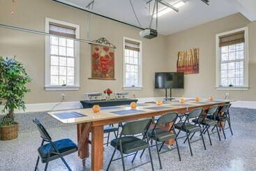 بيت ريفى Luxury Estate: Private Hot Tub & Tennis Court