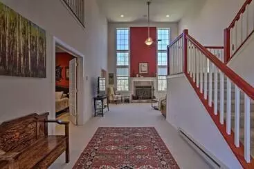 Hus på landet 6 Mi To Kalahari: Pocono Pines Golf Course Home!