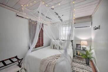 Vidéki Ház Remote Escape: Halifax Farmhouse W/ Pool & Hot Tub