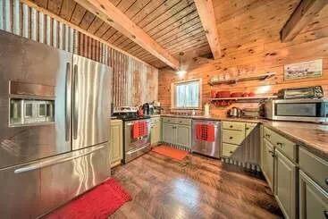 Mökkimajoitus Cabin In Lake Chautauqua On 36 Acres W/ Hot Tub!
