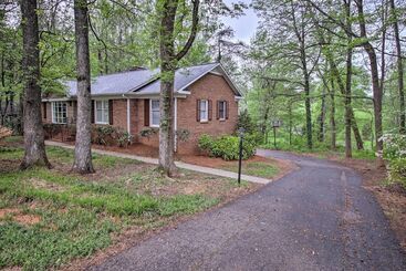 Mökkimajoitus Spacious Family Home   17 Miles To Winston Salem!