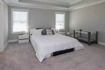 Mökkimajoitus Spacious Hazel Green Home W/ Fireplace, Yard!