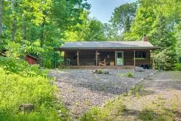 Waterfront Cottage W/ Dock On Papoose Lake!