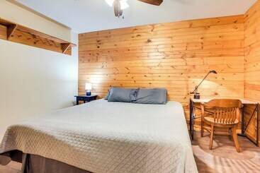 Waterfront Cottage W/ Dock On Papoose Lake!