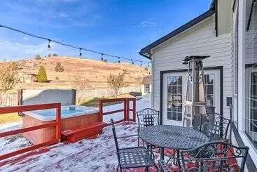 Mökkimajoitus Alluring Home W/ Fire Pit < 1/2 Mi To Oit!