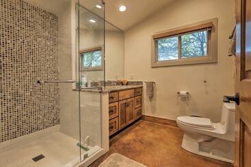 Dom wiejski Blanco Riverfront Historic Home, 3 Mi To Downtown!