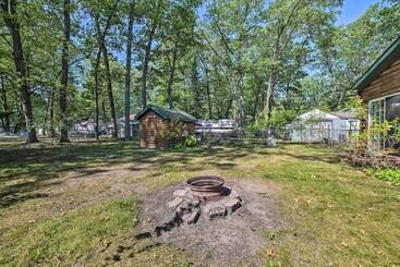 Charming Houghton Lake Cottage W/ Backyard!