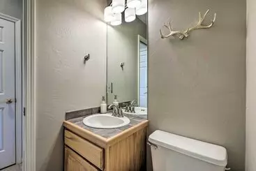 Mökkimajoitus Cozy Carbondale Escape W/ Deck & Grill!