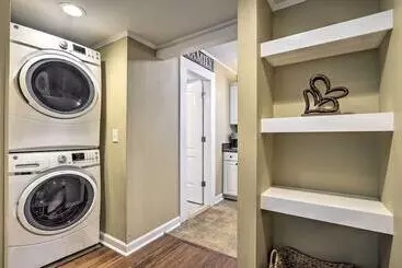 Mökkimajoitus Cozy Pittsboro Escape   Hike, Dine, Explore!