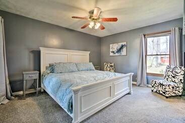 별장 All Season Indian Lake Home W/ Covered Deck!