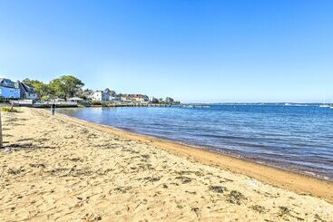 بيت ريفى New Haven Gem W/ Private Pool, Walk To Beach!