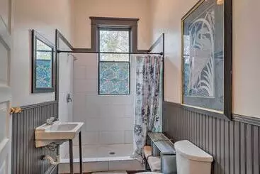 Mökkimajoitus Pet Friendly Shreveport Home ~ 1 Mile To Downtown!