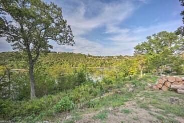 بيت ريفى Private Eureka Springs Retreat W/ Hot Tub!