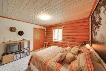 Mökkimajoitus Riverfront Troy Cabin Ready With Bikes & Rafts!