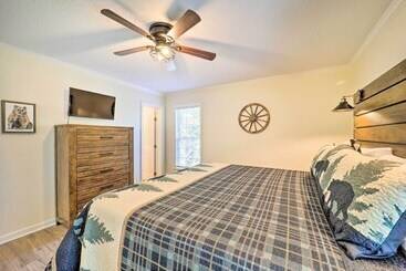 بيت ريفى 9 Mi To Sugar Mountain: Newland Cabin W/ Fire Pit!