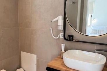 Bed and Breakfast Thealos Santorini Close To Square