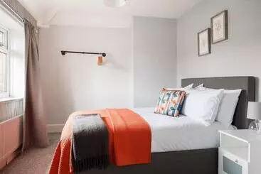レジデンス Two Bed House Sleeps 5 With Large Garden & Parking