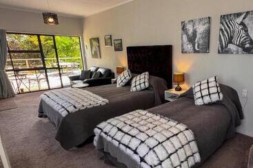 مبيت وإفطار Swan House