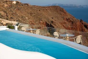 ホテル Maregio Suites