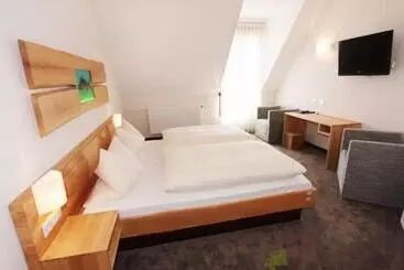 Karpfenhotel & Herrenhaus Im Gasthaus Sindel Buckel
