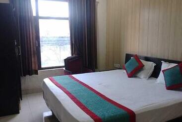 Отель J P Regency