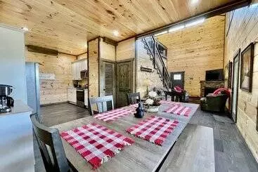 Mökkimajoitus Bearly Behaving