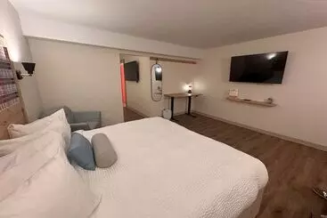 Hotel Explorer Rest & Recreation
