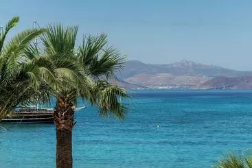 Appart'hotel Ostrako Beachside Suites