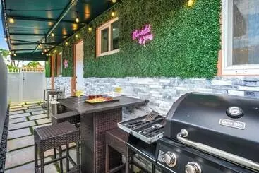 اقامتگاه Happy Escape, 15 Min To Beach, Massage Shower Jets, Bar, And Bbq