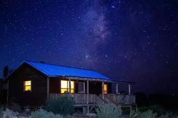 کلبه Mesquite Cabin With Hot Tub & Hill Country Views