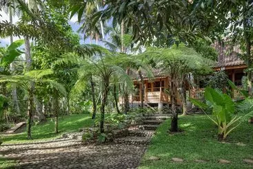 Rumah Kayu Resort