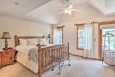 Mökkimajoitus Spacious Lake Arrowhead Home W/ Putting Green