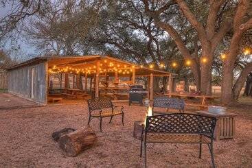 קוטג'' Willies House With Country Views Shared Party Barn