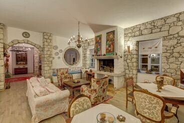 Szálloda Lale Lodge