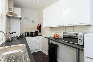 דירות לתיירים Stopover At Orchard Garden Apartment With Great Outdoor Space