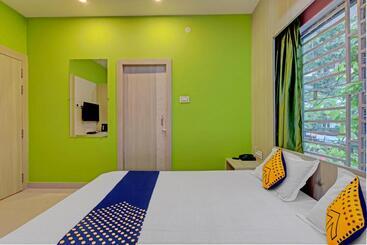 בית מלון כפרי Oyo Flagship Borah S Griham