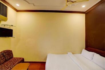 Oyo Hotel Santushti Maharaja