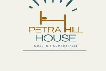 هاستل Petra Hill