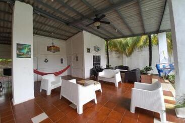 پانسیون Estancia Alfaro