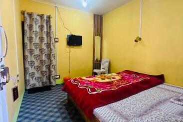 בית מלון כפרי Sonamarg Snow View