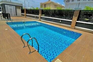 The Azaria Hotel & Apartment