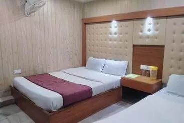 Otel Flatties Mall Road Nainital Near Lake View Point