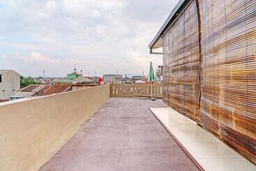 Hotel Oyo 92871 Ciparay Residence