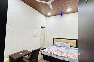 پانسیون Amrit Shree