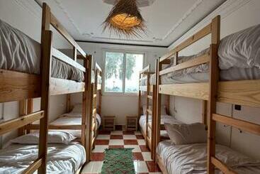 هاستل Sunrise Auberge Surf