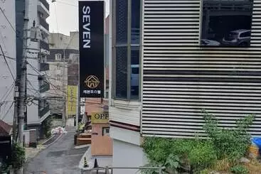 Pensione Seven Hostel