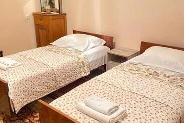 پانسیون Guest House Elo