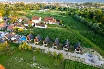 هاستل Resort La Familia