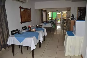 هتل The Enclave
